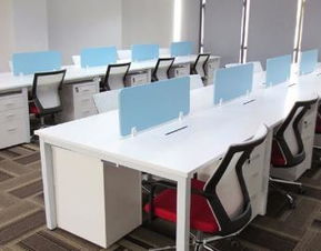 打造高效辦公空間 職員桌椅、屏風隔斷與電腦桌的選購指南